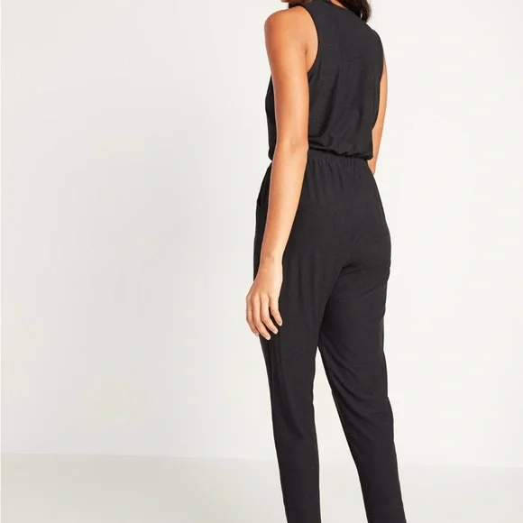 BREATH ON - Sleeveless Black Jumpsuit
Old Navy Active
Size M - Picture 4 of 8